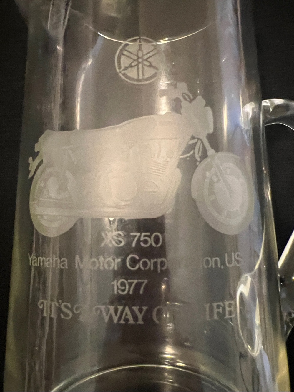RARE 1977 YAMAHA XS 750 MOTORCYCLE ETCHED GLASS PITCHER 9”